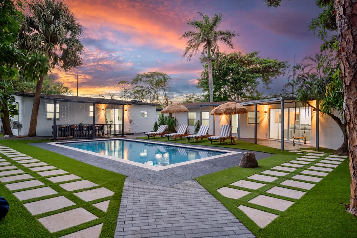 Resort Villa•Modern Pool•Tan Deck•Outdoor Dining — Pompano Beach, FL — vacation rental