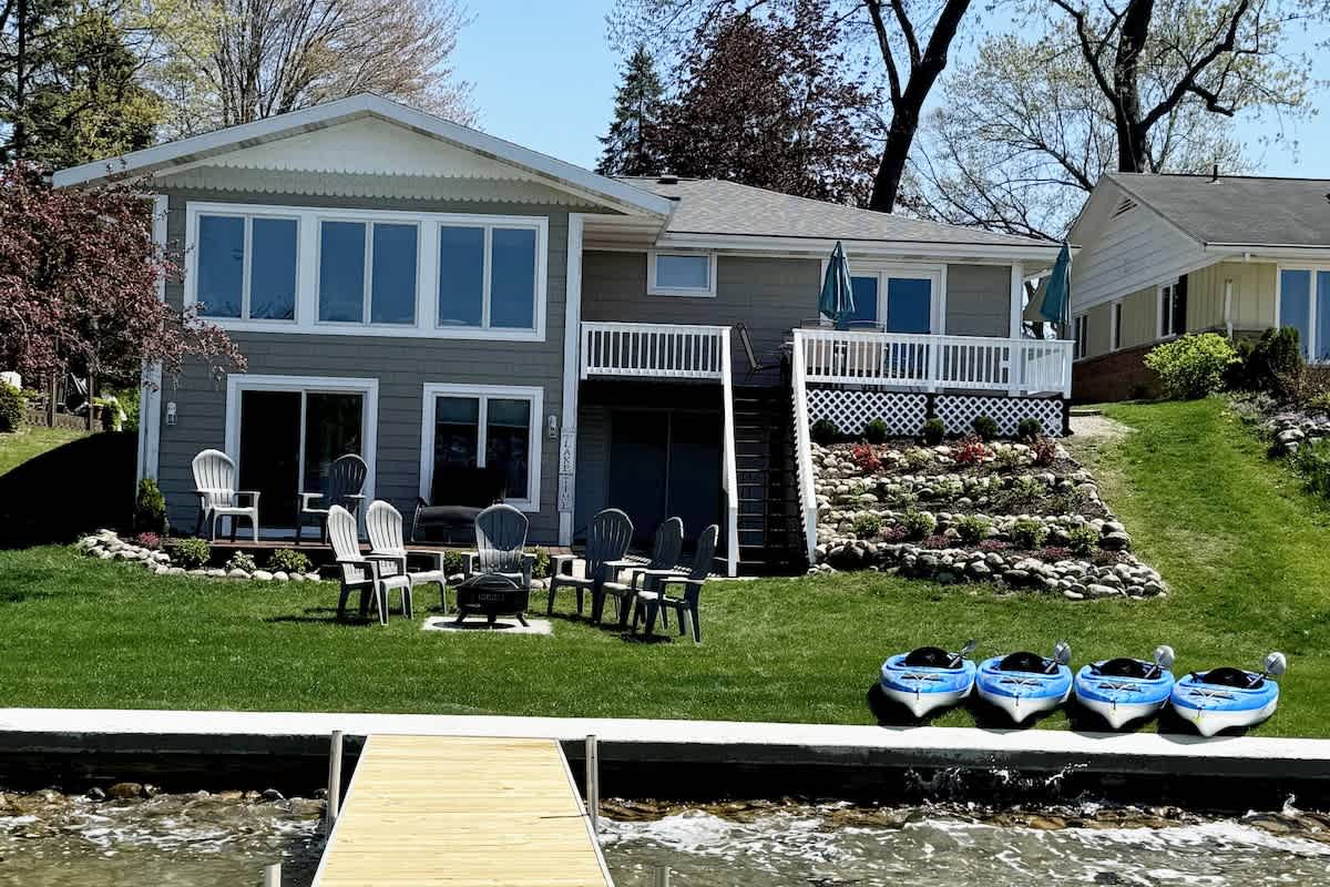 Magician Lakehouse Escape