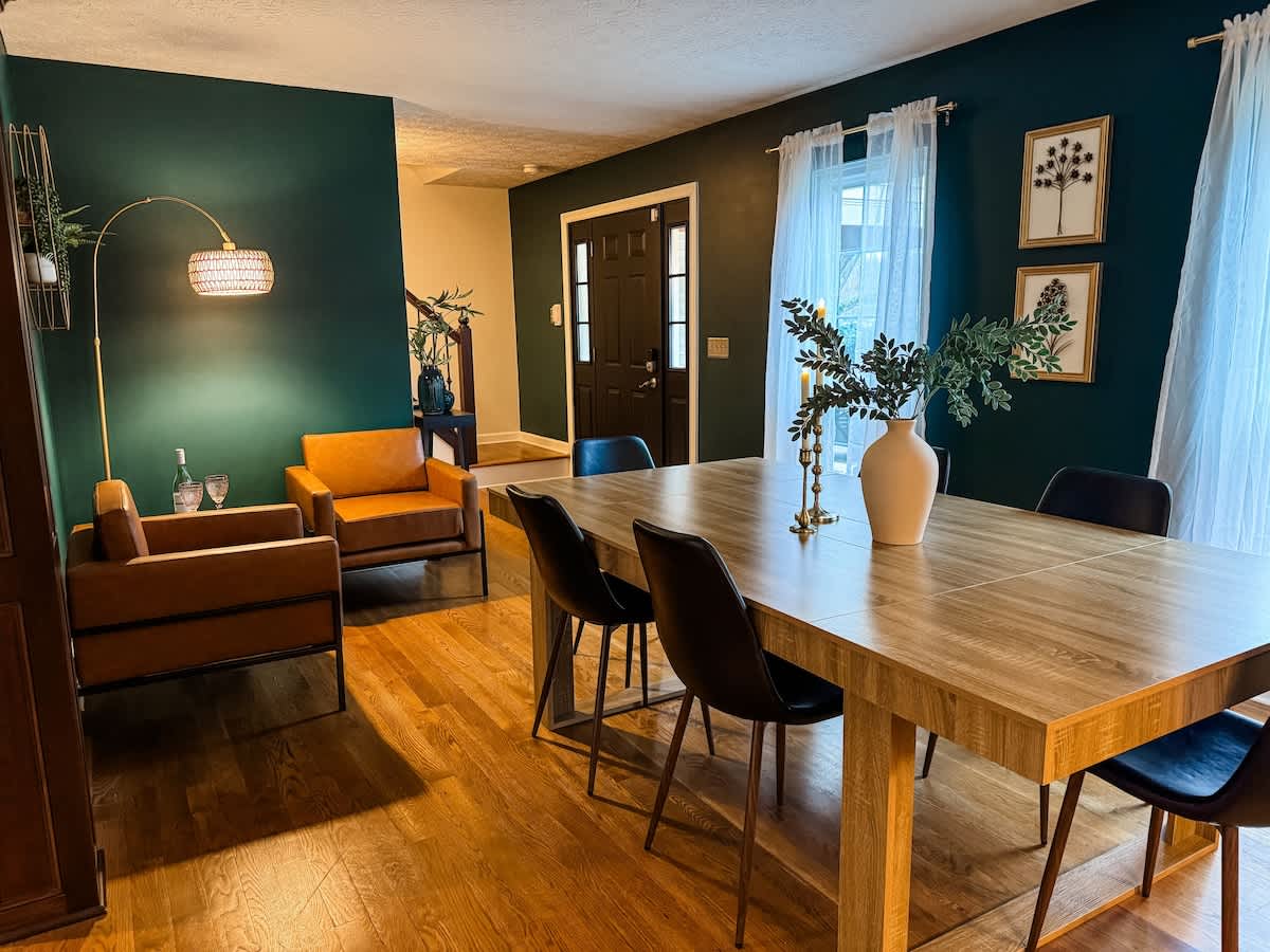 The Emerald Escape with 4 bedrooms 2 baths