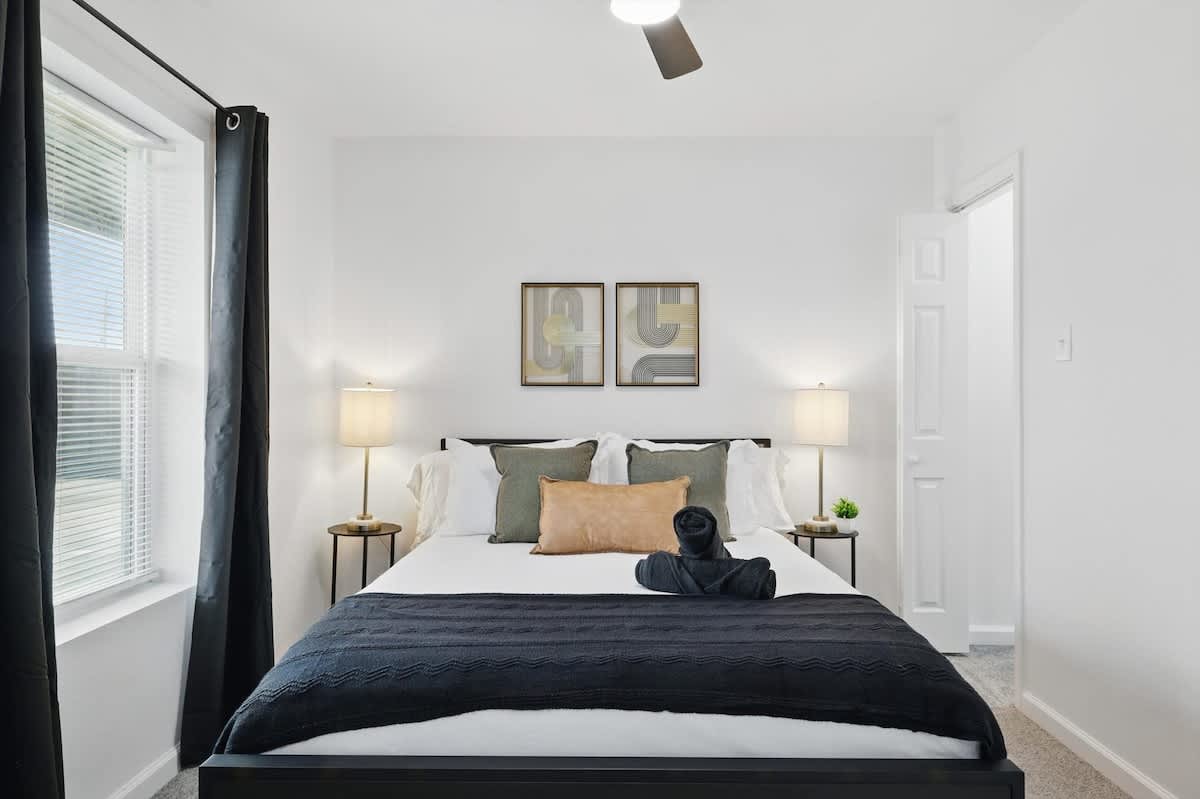 “Second Queen Bedroom in Unit 2 with Natural Light” This serene queen bedroom features soft lighting, cozy linens, and blackout curtains — ideal for a peaceful night’s sleep or a lazy morning in.