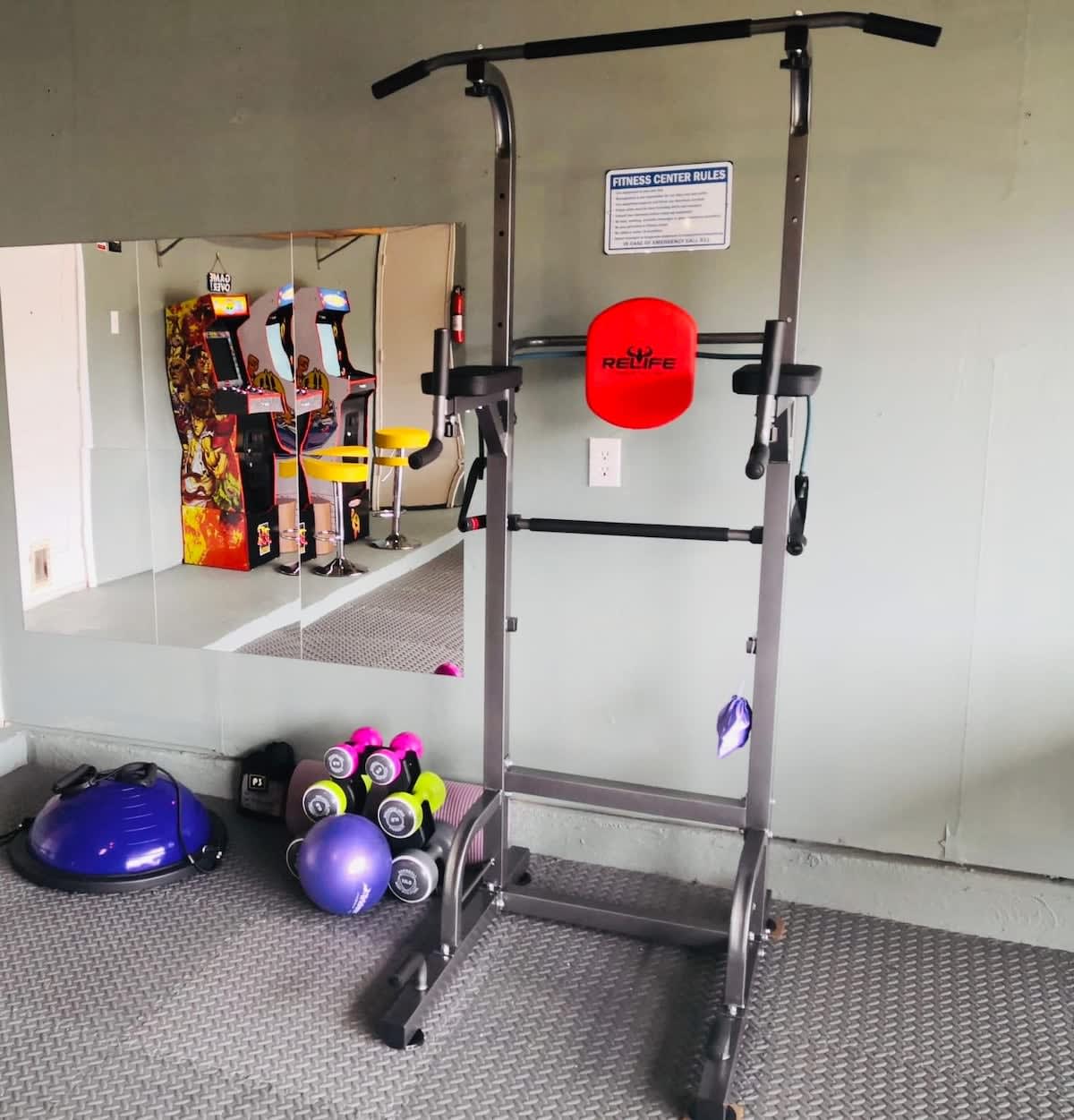 Stay active with our fully equipped gym! Enjoy a yoga mat, dumbbells, TRX system, exercise bands, Pilates ball, and RELIFE Power Tower—ideal for strength training, yoga, and full-body workouts. Everything you need for an enjoyable fitness experience.