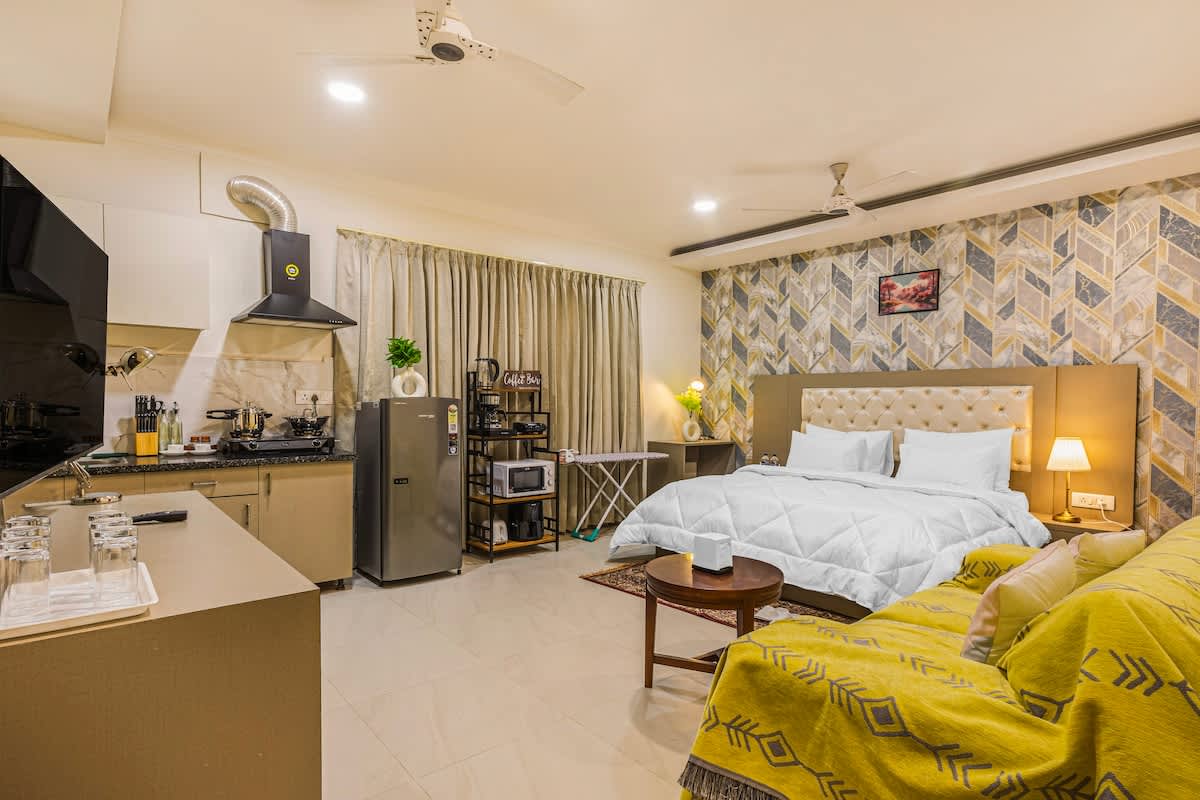 Large Bedroom with sofabed