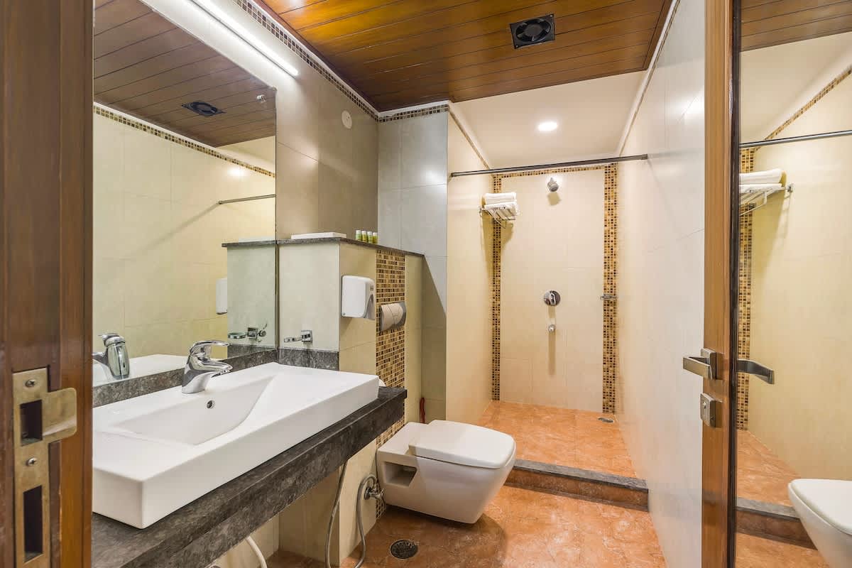 Full Bathroom