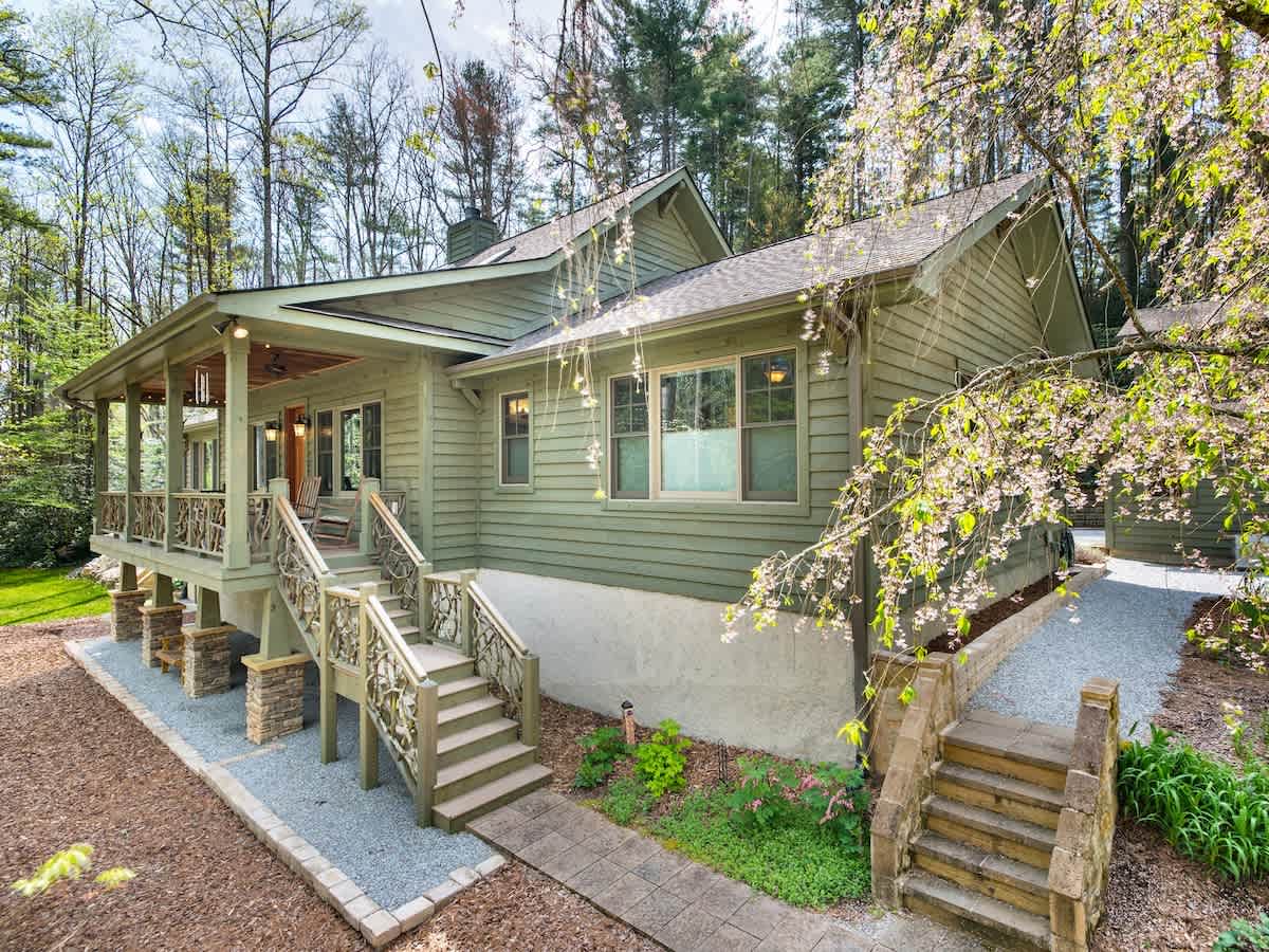 5-Star Home open for Guests! Support WNC business — Hendersonville, NC — vacation rental