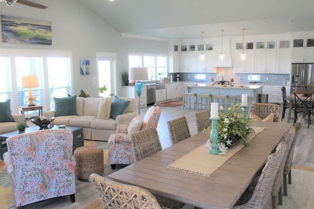 Pelican Wharf, Pool/Hot Tub — Crystal Beach, TX — vacation rental