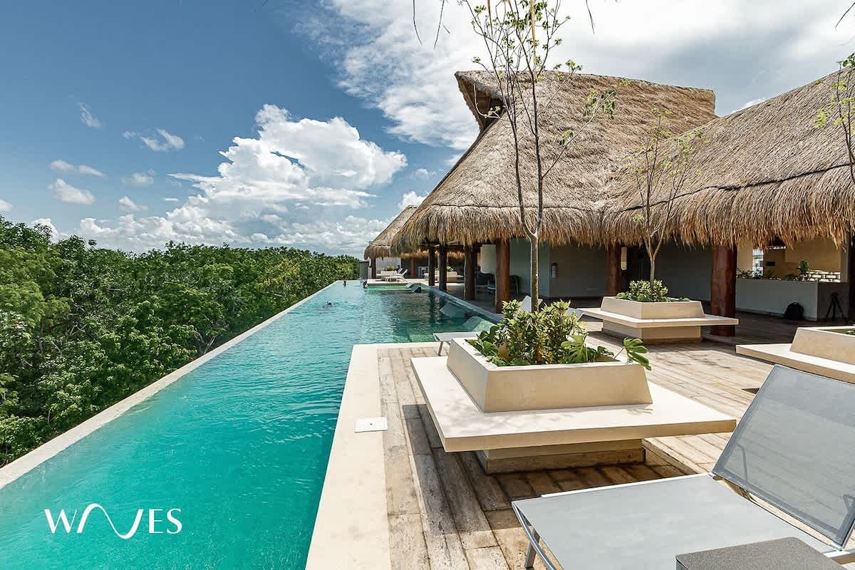 2 Br. | Roof w/Infinity Pool + Jacuzzi | Spacious