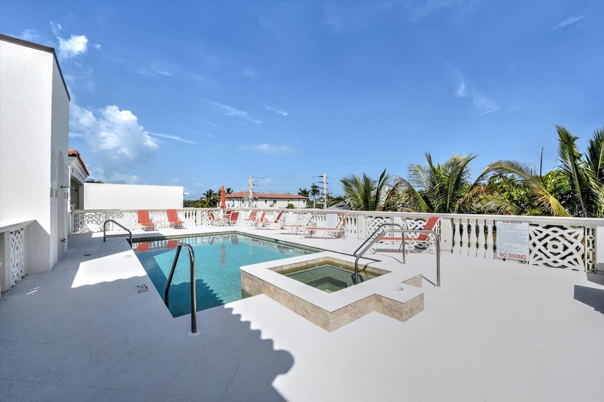 Olde Naples 5th Ave S Penthouse — Naples, FL — vacation rental