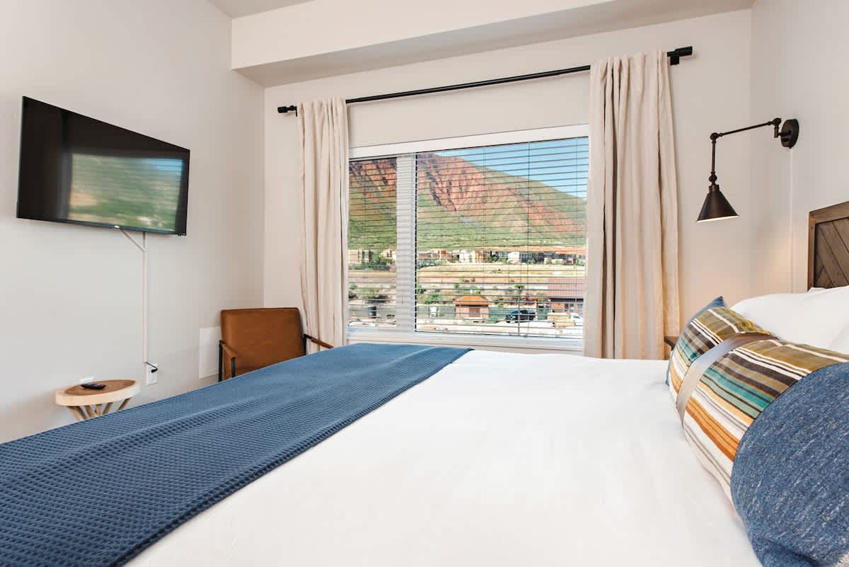 Iron Mt Hot Spgs Condo #209 | Mtn Views | Sleeps 4 — Glenwood Springs, CO — vacation rental