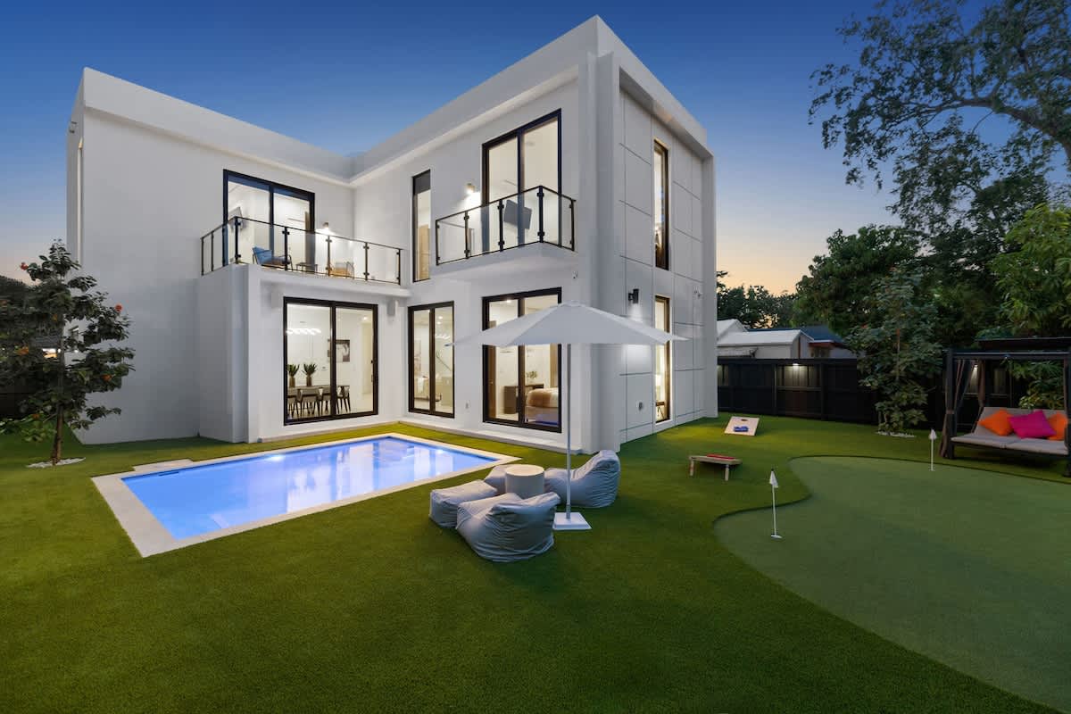 Pro Gym • Luxe Design • Putting Green • 3 Kings