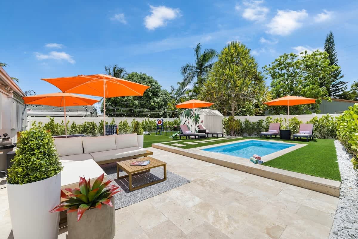 Backyard Paradise | Near Beaches + Hot Tub & Games