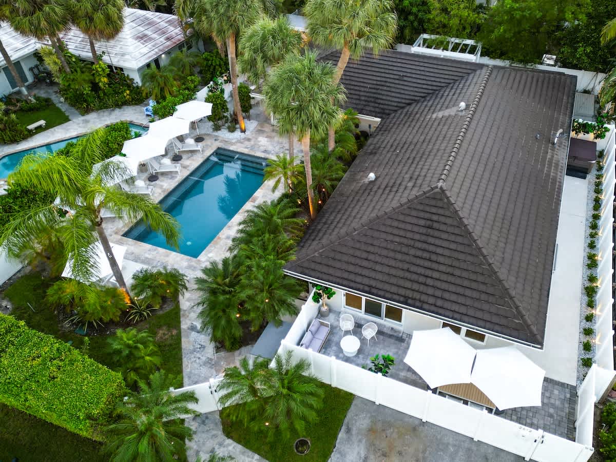 Walk to the Beach | Salt Pool & HotTub | The Isles