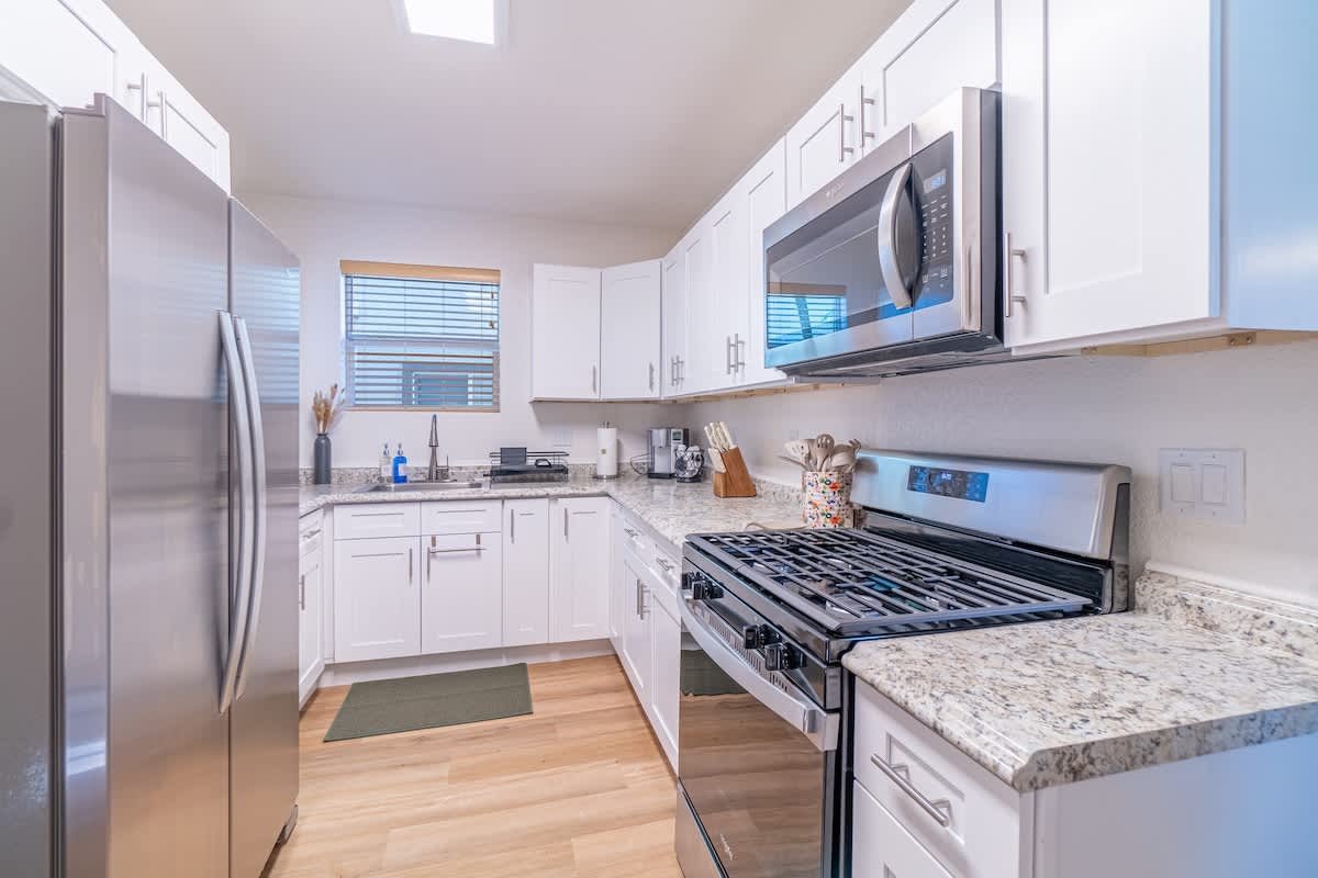 Charming Boho 2BR Midtown - Fenced Yard for Pets 6