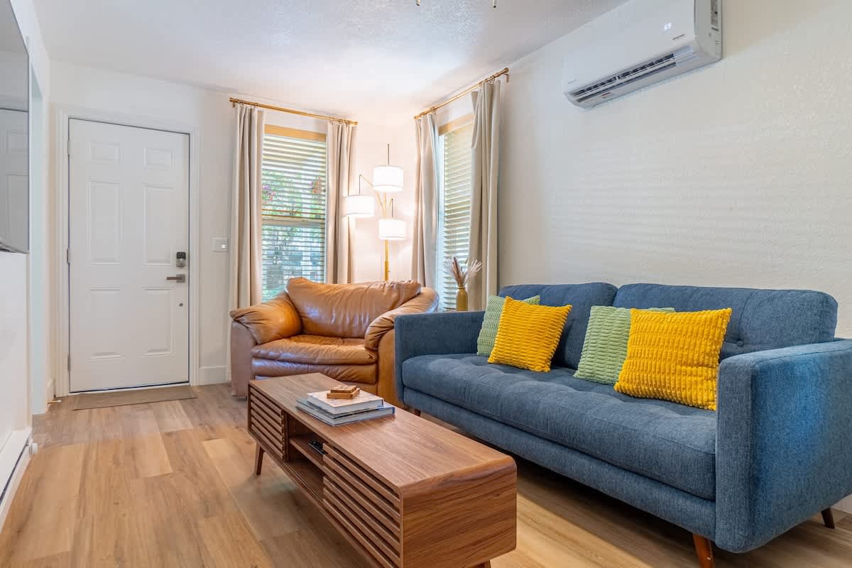 Charming Boho 2BR Midtown - Fenced Yard for Pets 3