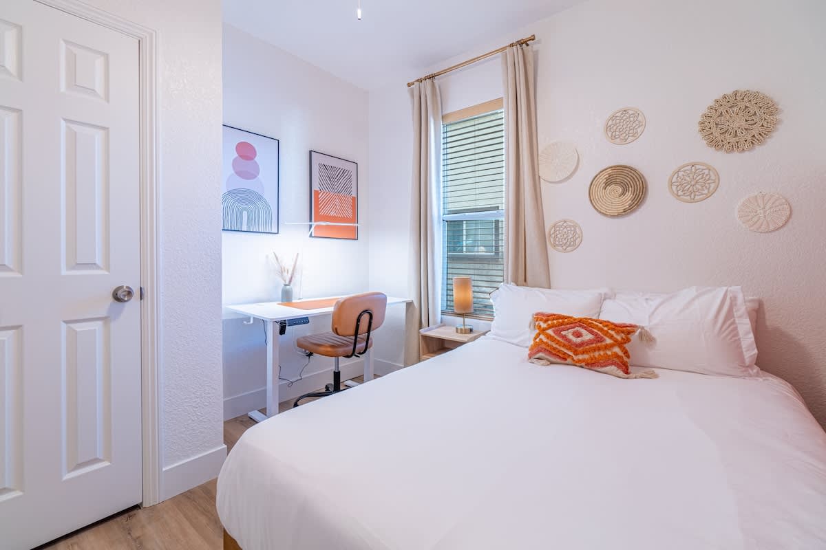 Charming Boho 2BR Midtown - Fenced Yard for Pets 4