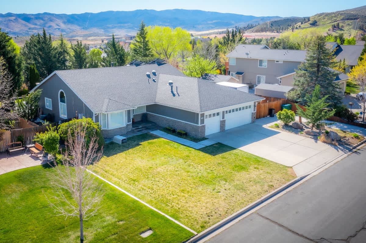 Modern Getaway for 11- Hot Tub, Games, Gym 2