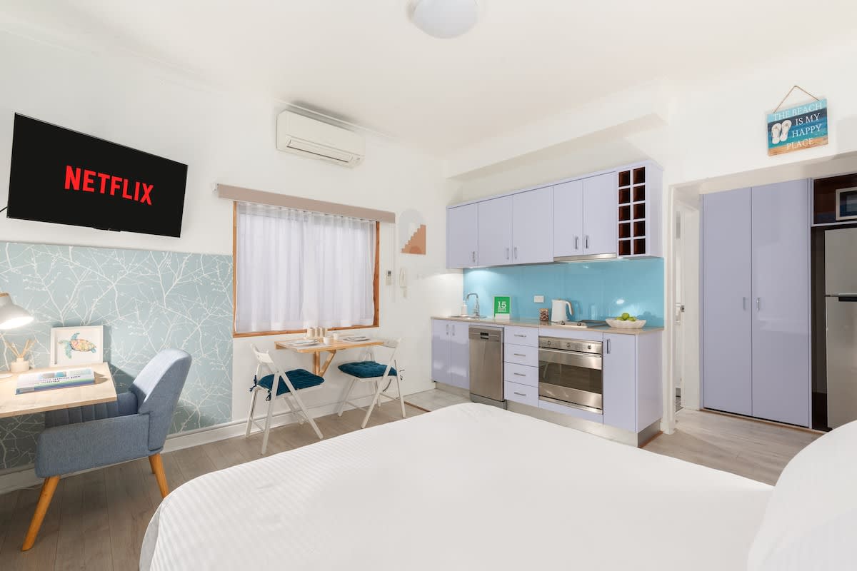 Beach front ocean breeze studio with aircon - Photo 7