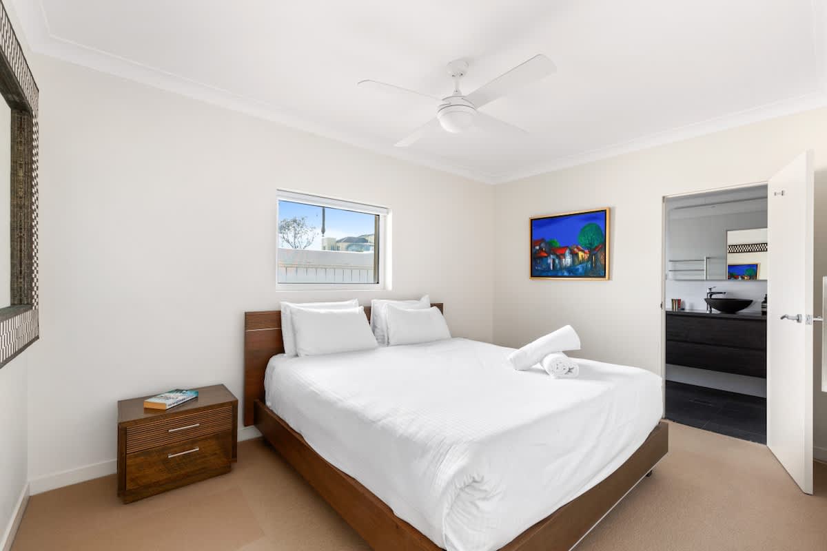Beachfront luxury 3 beds with ocean view balcony - Photo 12
