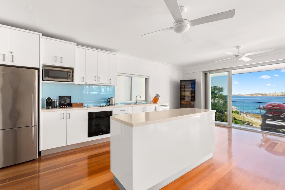 Beachfront luxury 3 beds with ocean view balcony