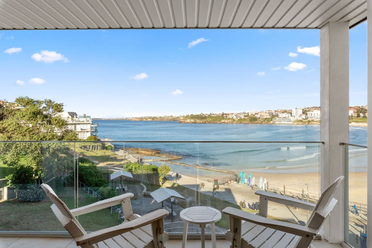 Beachfront luxury 3 beds with ocean view balcony