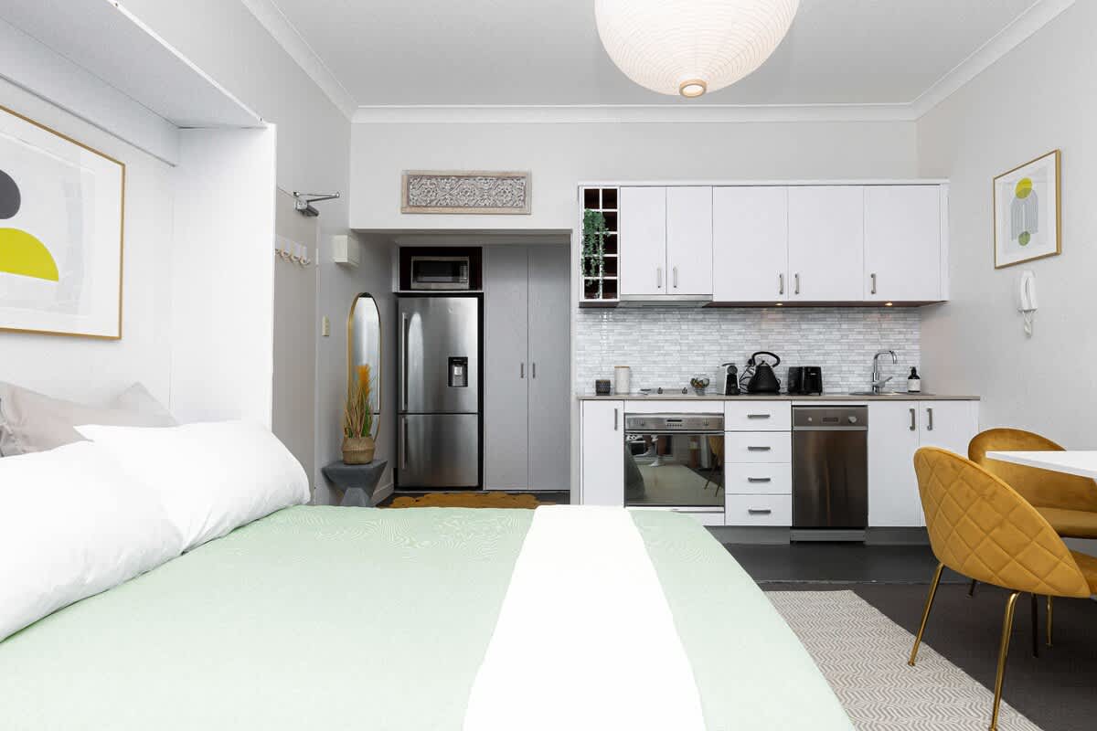 Bright beachfront studio with terrace & aircon