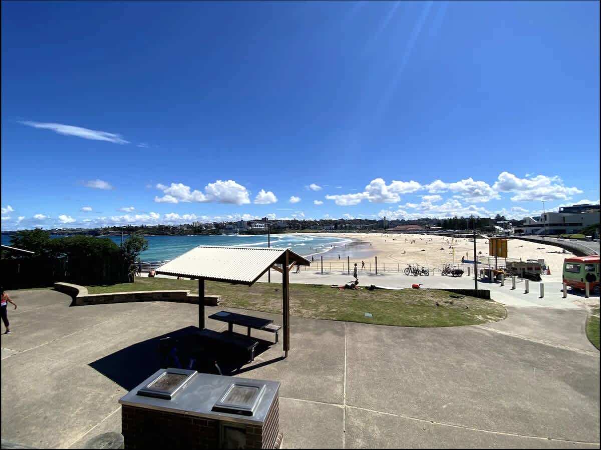 Bright beachfront studio with terrace & aircon - Photo 15