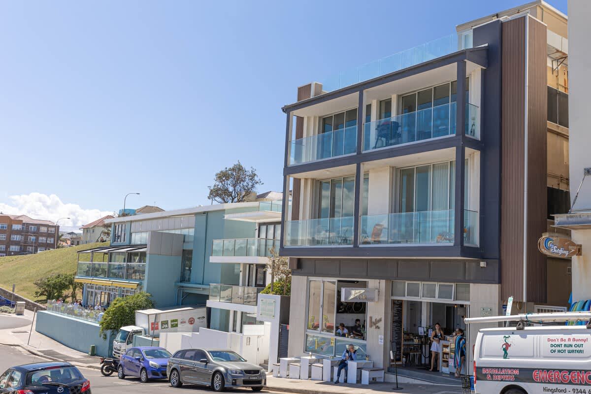 Bright beachfront studio with terrace & aircon - Photo 12