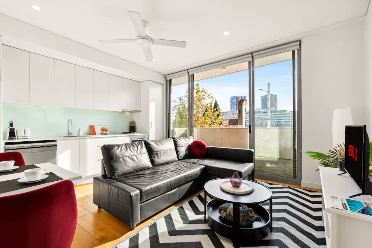 Central, modern 1 bedroom with air-con & balcony