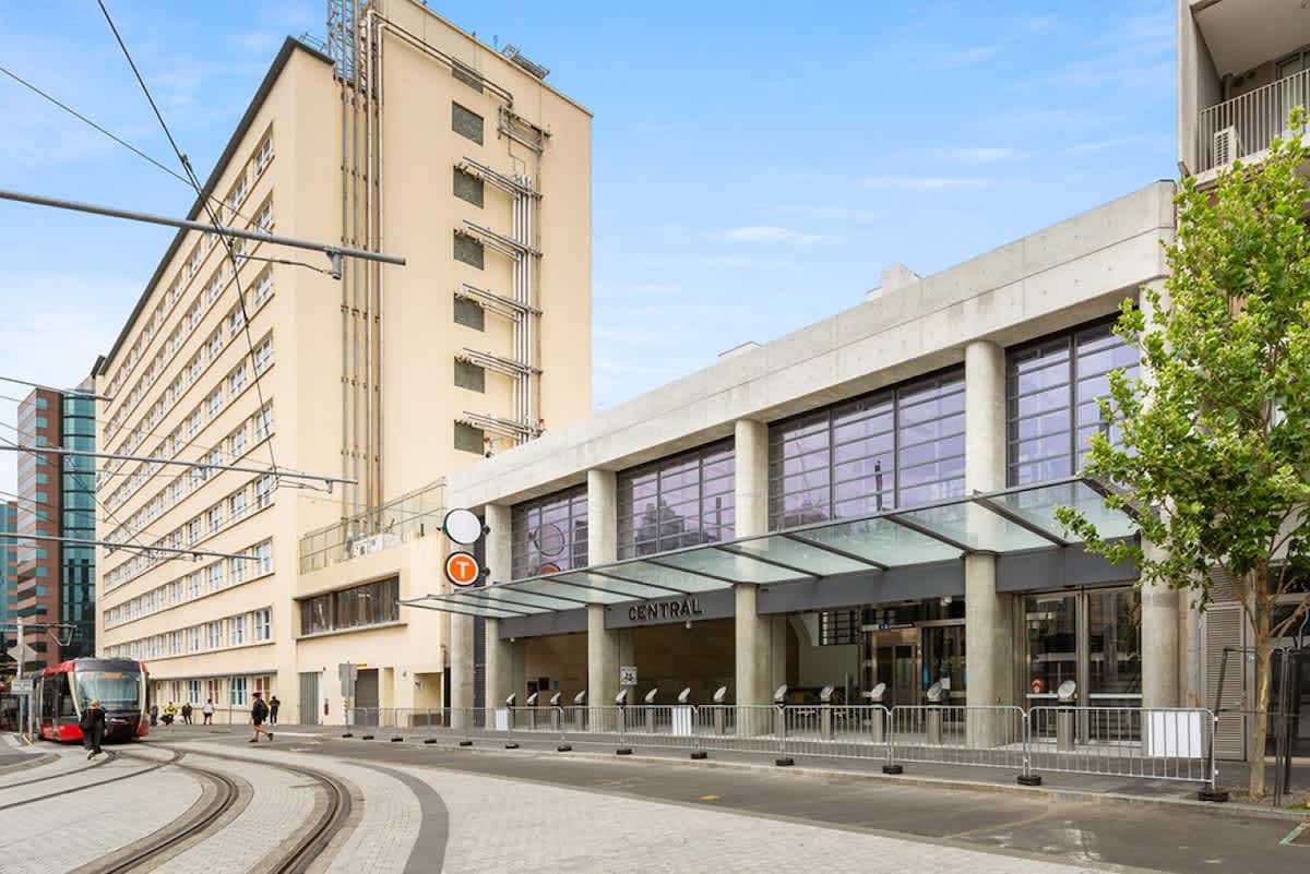 Central stylish 1 bedroom with balcony and air-con