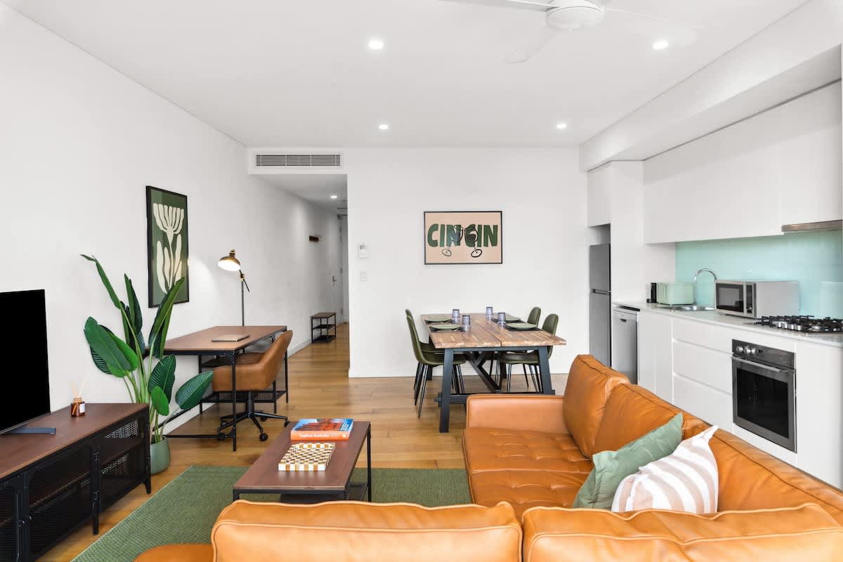 Central charming 2 beds with balcony & aircon