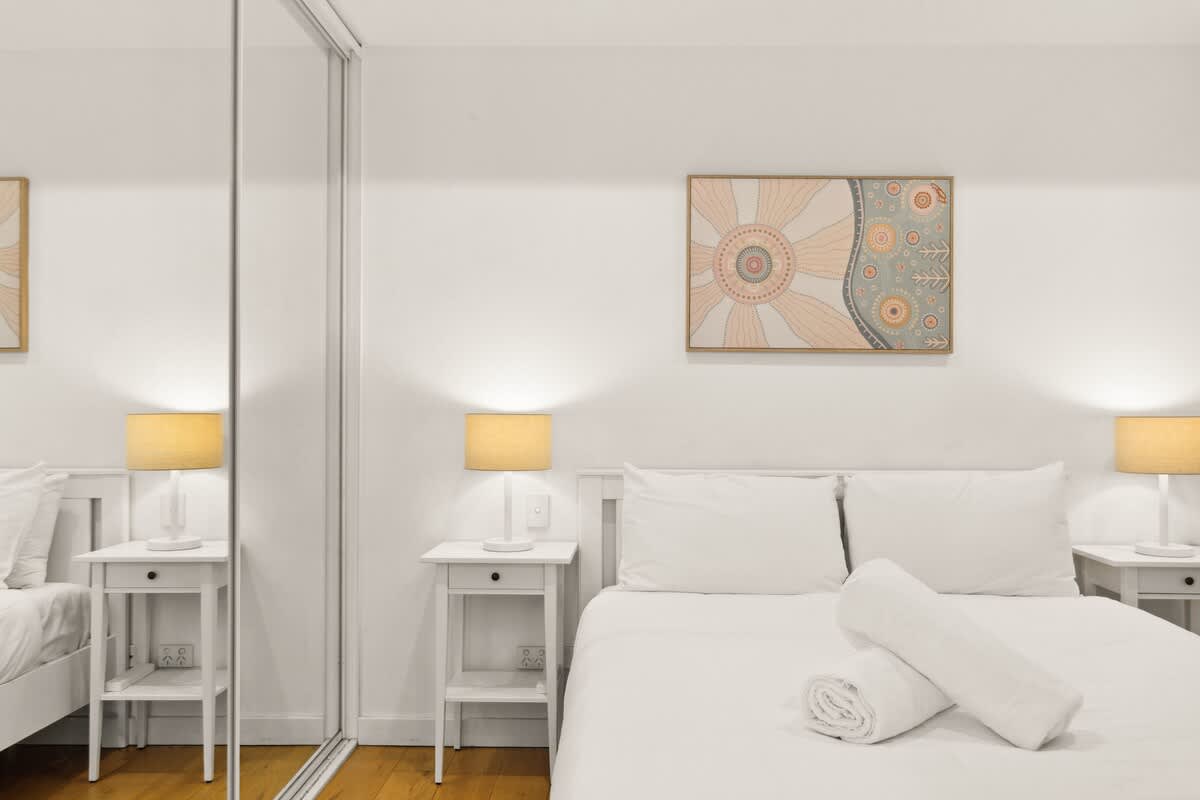 Central peaceful 1 bedroom with balcony & aircon