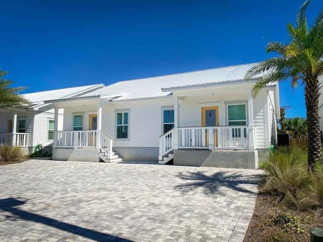 Steps From The Beach & Shops! | Pet friendly - Foto 1