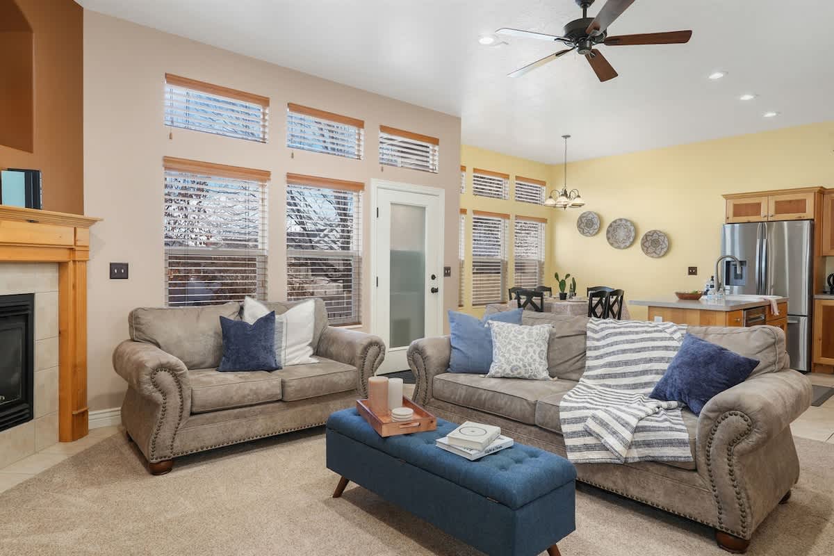 Spacious 5BR Retreat with Game Room, PS5 & Garage 4