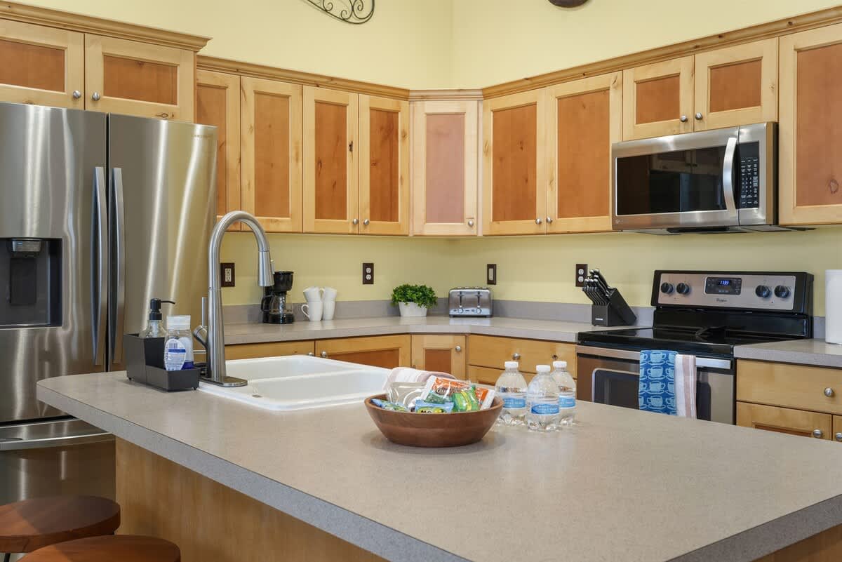 Spacious 5BR Retreat with Game Room, PS5 & Garage 6