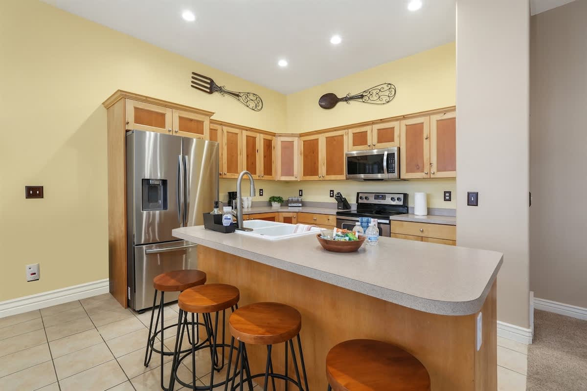 Spacious 5BR Retreat with Game Room, PS5 & Garage 5