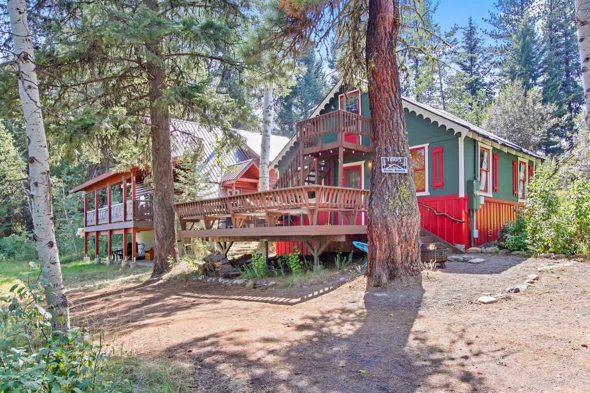 Mccall's Multiple Cabin Retreat for Larger Groups 3