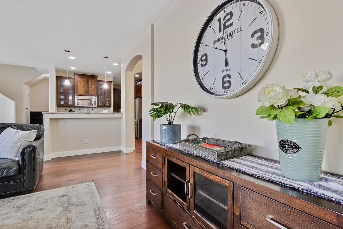 Beautiful 5BR w/ Hot Tub + Pool Access! Sleeps 16 5
