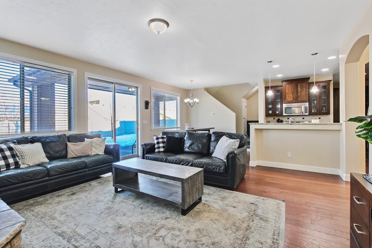 Beautiful 5BR w/ Hot Tub + Pool Access! Sleeps 16 6