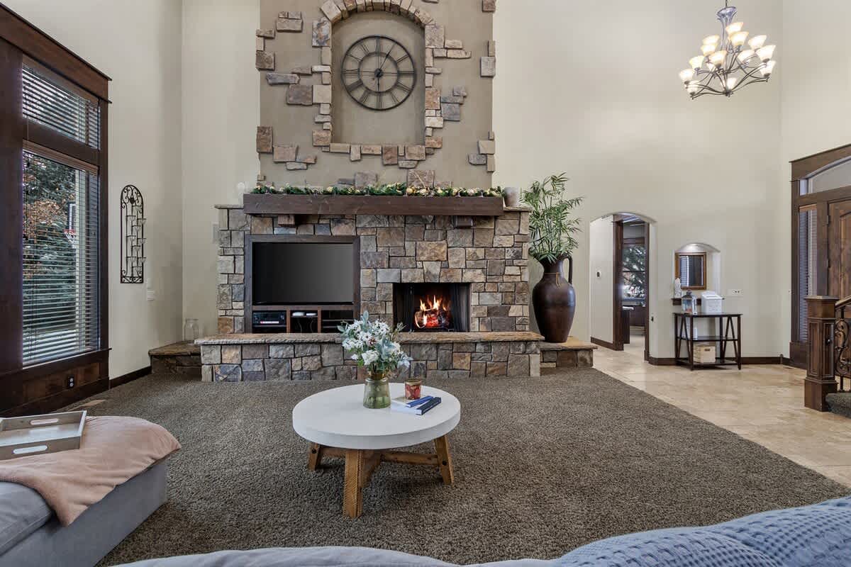 Entertainment Castle With Theatre Room! 2
