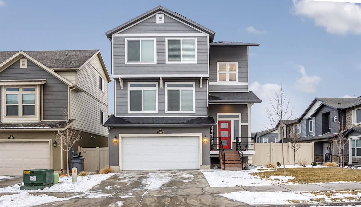 Beautiful 3 Bedroom Private home with easy access 2