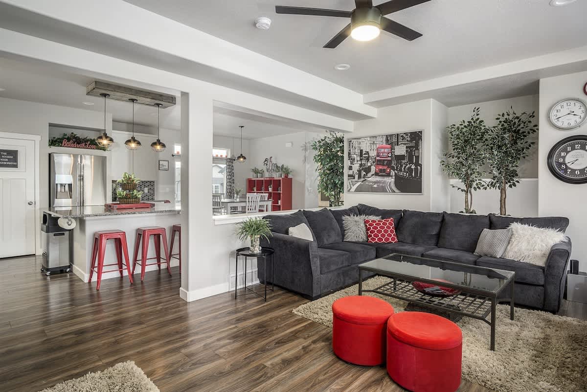 Beautiful 3 Bedroom Private home with easy access 6