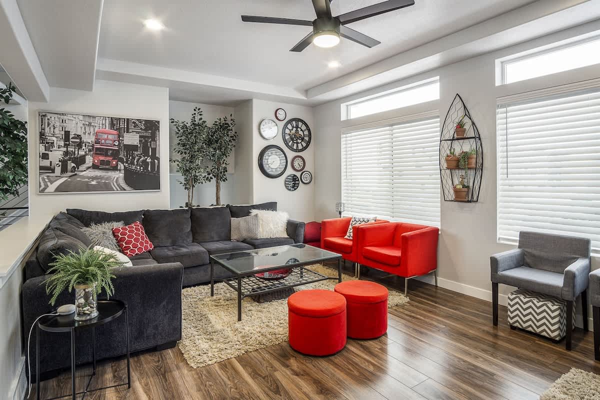 Beautiful 3 Bedroom Private home with easy access 3