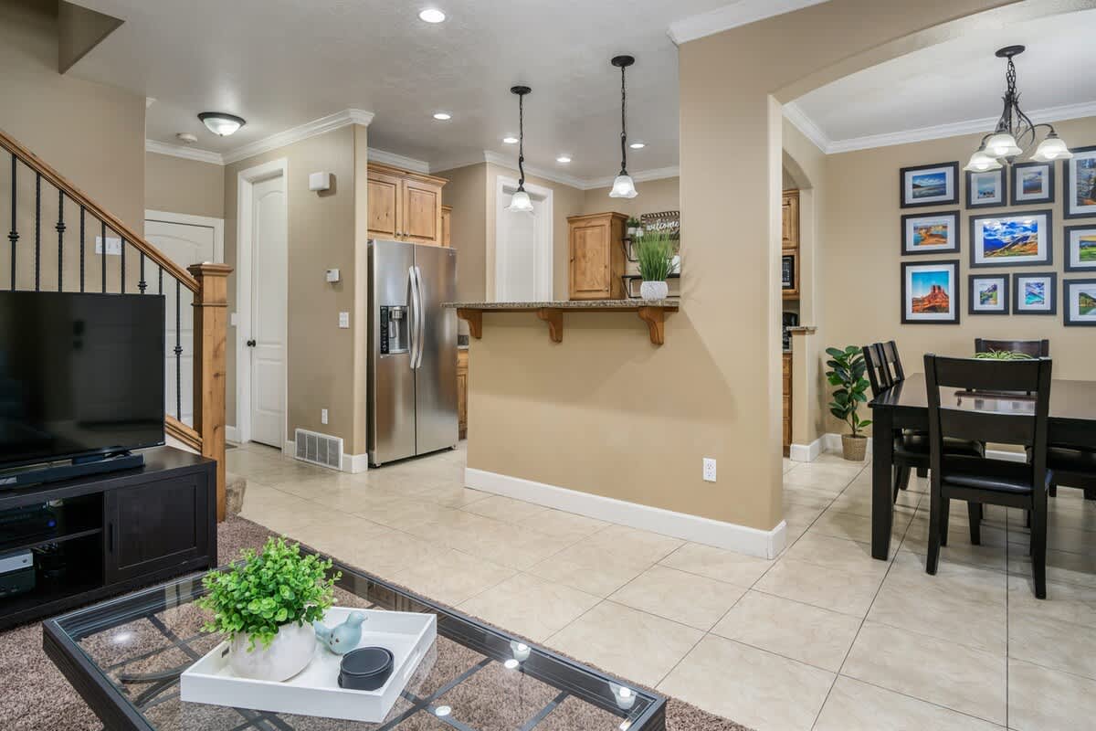 A La Mode Stunning 4 bedroom Orem Home 6