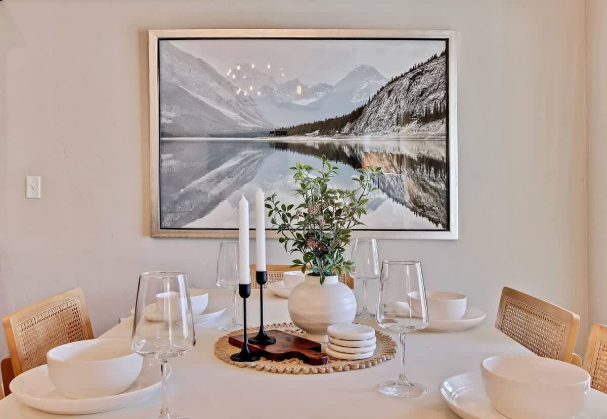 The Meridian Manor | Private 4 Bedroom Home 3