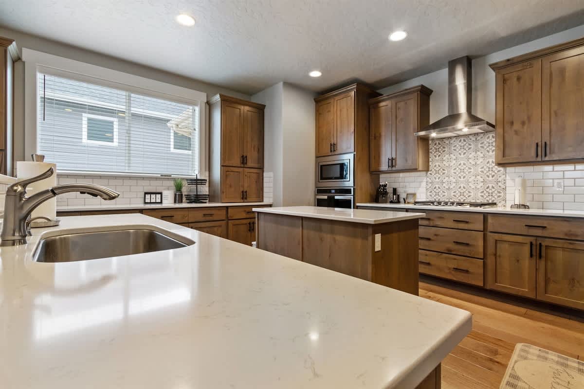 5BR Meridian Home – Hot Tub, Pool Access & Family Play Space 5