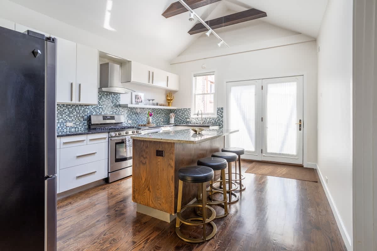 Duplex 3 Bed 2 Bath Apt Steps from Lincoln Square