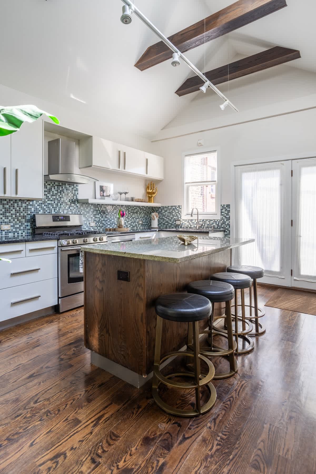 Duplex 3 Bed 2 Bath Apt Steps from Lincoln Square