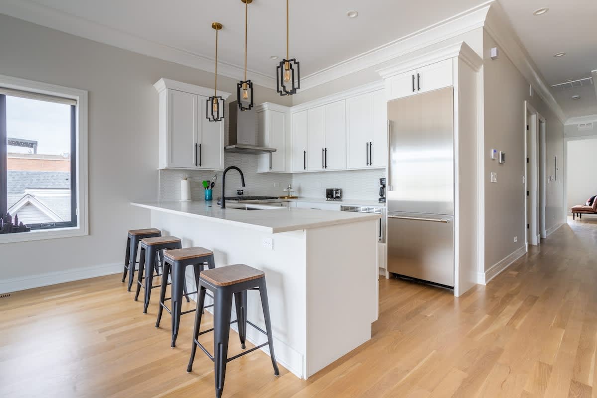 Large 2-Bedroom w/ Huge Roofdeck view of Skyline