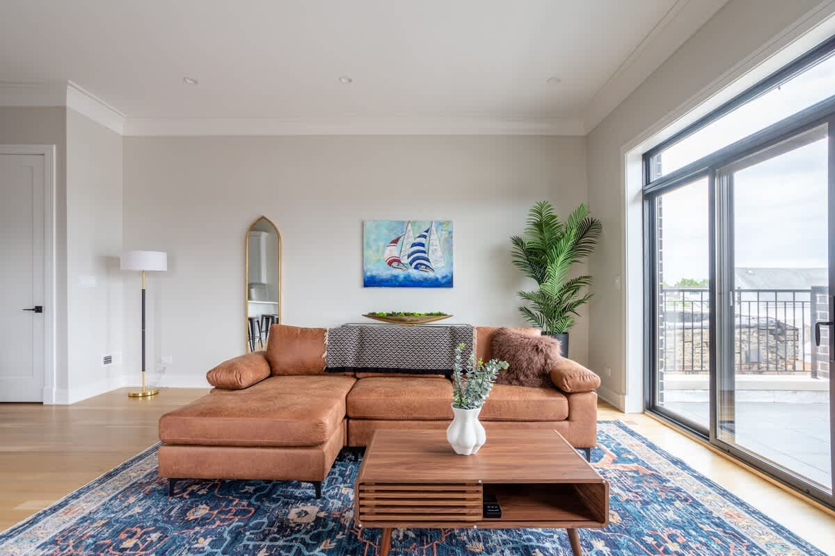 Large 2-Bedroom w/ Huge Roofdeck view of Skyline