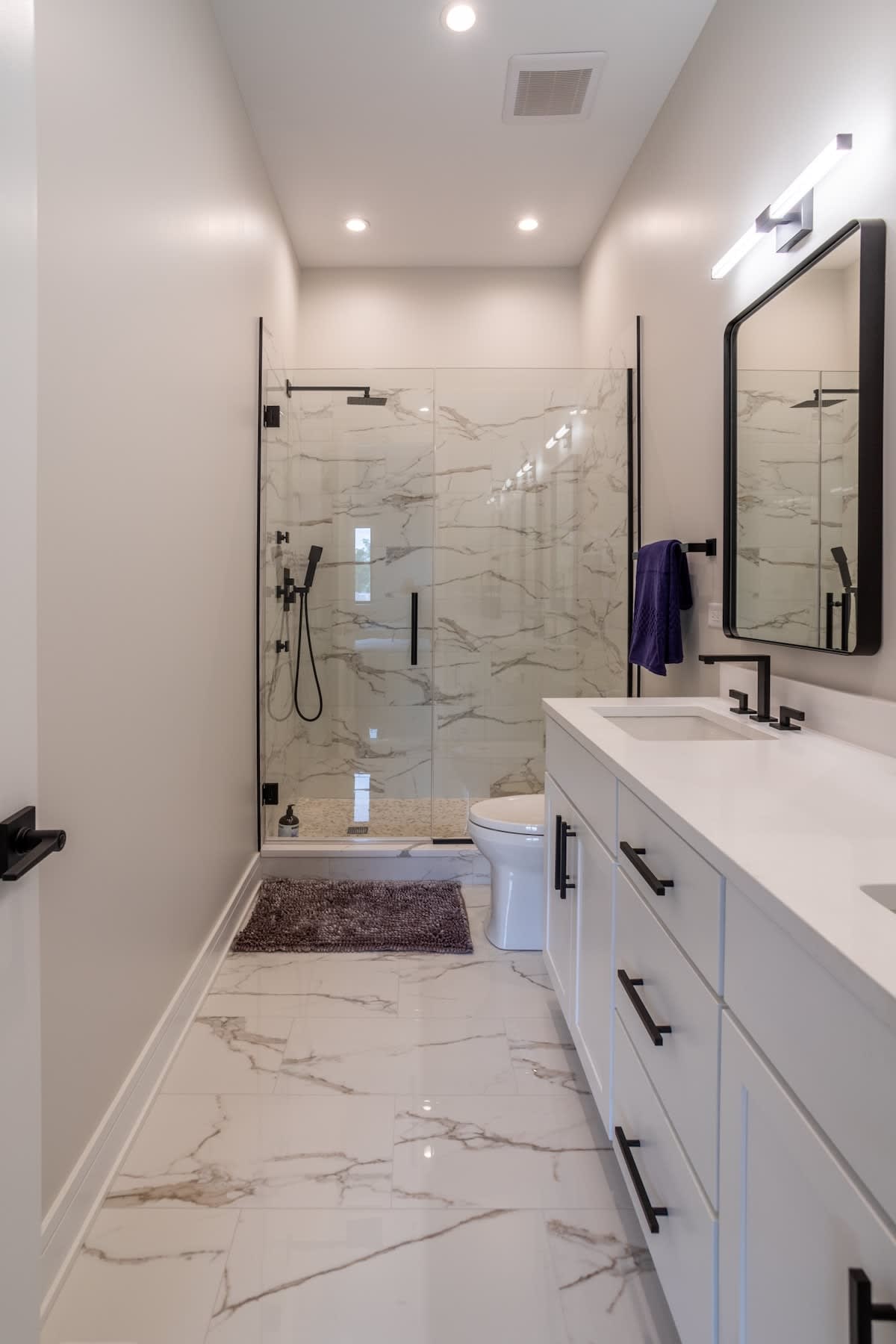 Large 2-Bedroom w/ Huge Roofdeck view of Skyline