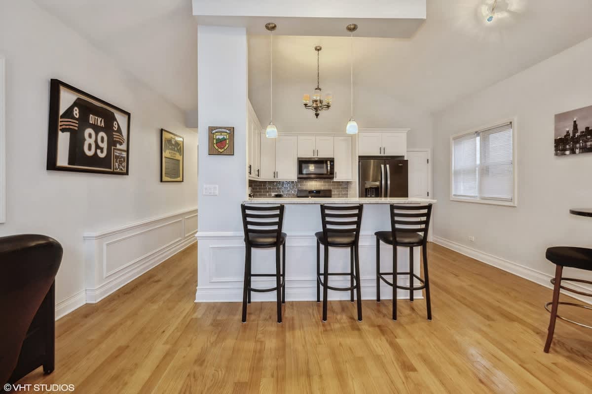 2-Bed 2-Bath Apt | close to UC w/ Free Parking - Foto 1